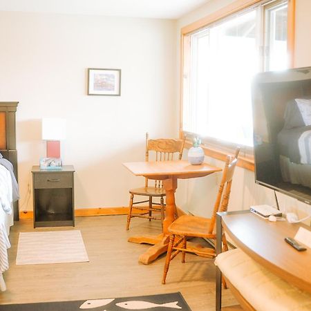 The Water'S Edge Inn & Gallery Baddeck Inlet Екстериор снимка