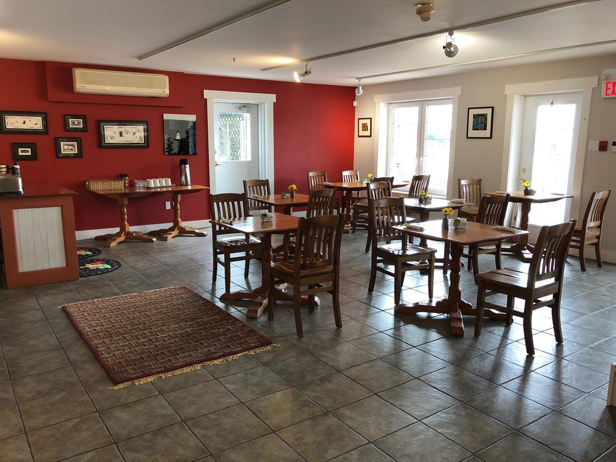 The Water'S Edge Inn & Gallery Baddeck Inlet Екстериор снимка