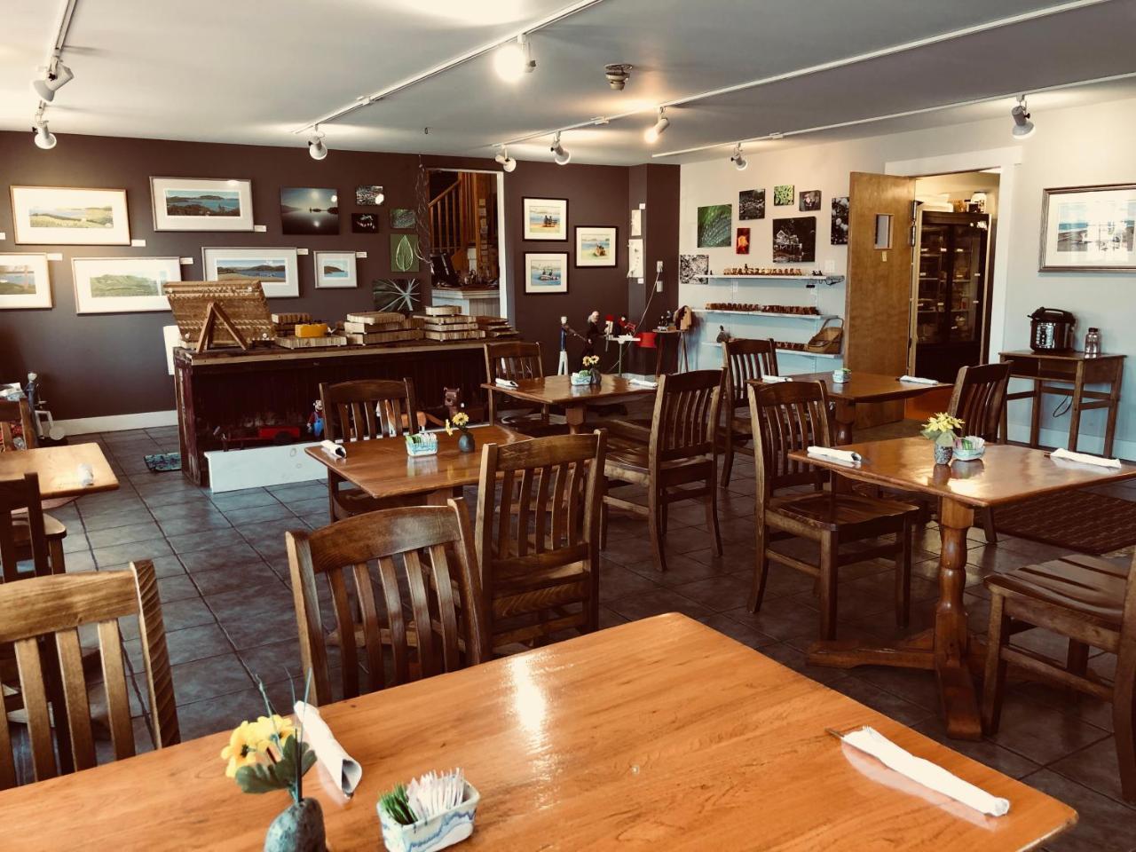 The Water'S Edge Inn & Gallery Baddeck Inlet Екстериор снимка